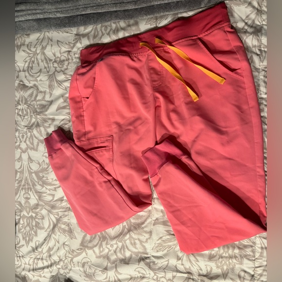 Limited edition figs Zamora scrub pants Med/Petite OBO - Picture 12 of 12